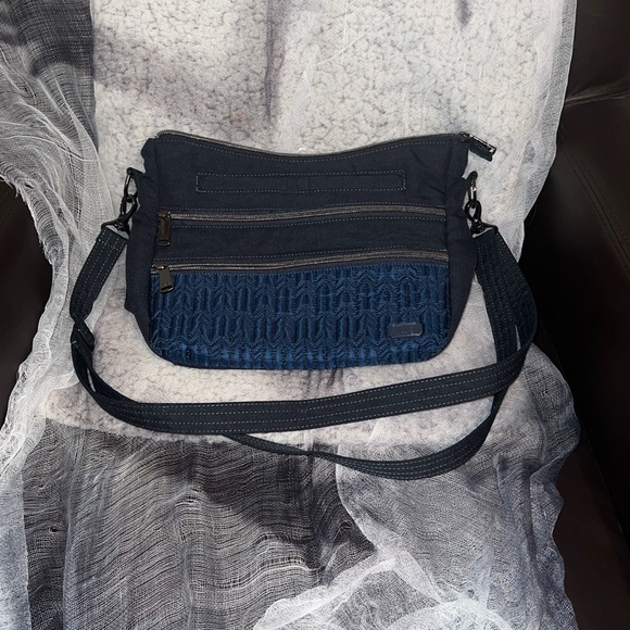 Lug Slider Quilted Blue Bag - Picture 1 of 13